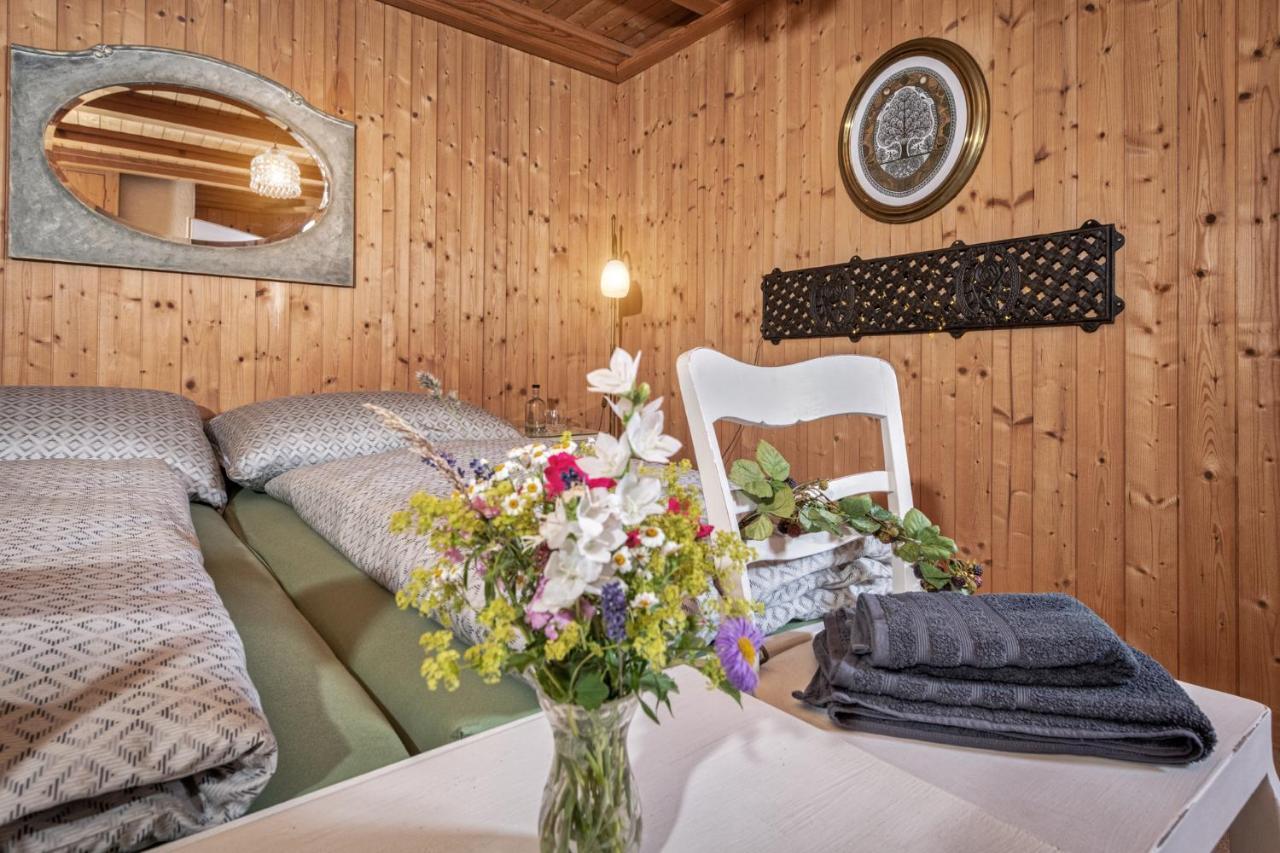 Bnb Deheimelig Bed & Breakfast Huttwil Bagian luar foto