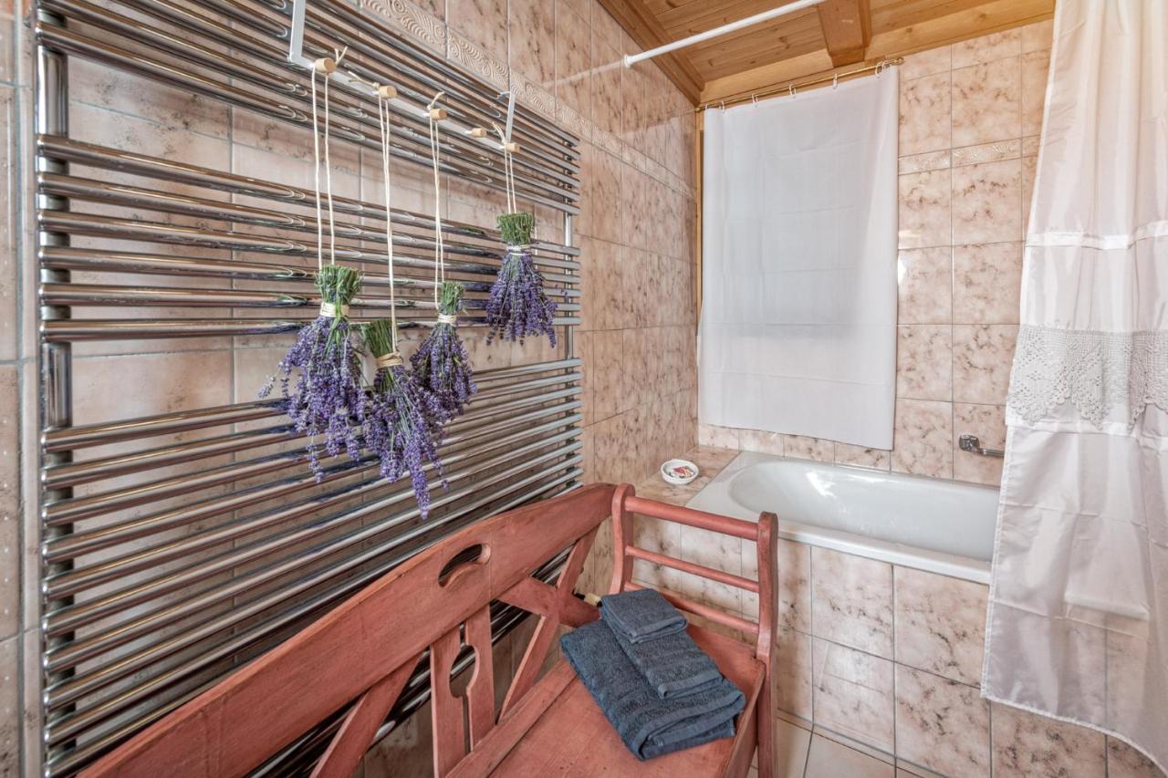 Bnb Deheimelig Huttwil Bagian luar foto